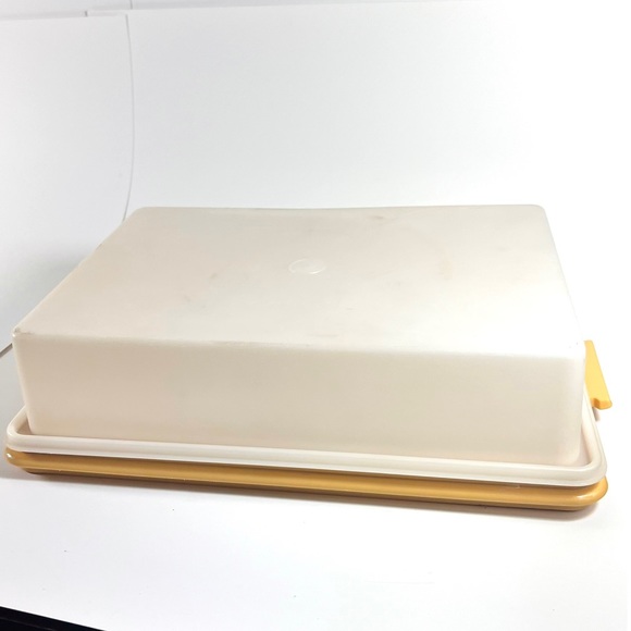 Tupperware Kitchen Tupperware Cake Taker Carrier Made In Usa 98s Poshmark